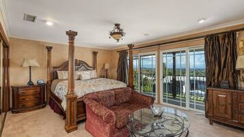 5 bedrooms, desk, free WiFi, bed sheets