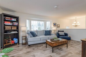 تلفزيون ذكي، مدفأة، كُتُب