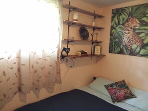 1 bedroom, desk, WiFi, bed sheets