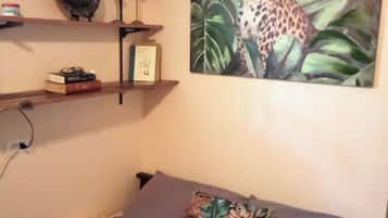1 habitación, escritorio, wifi y ropa de cama
