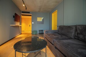 Deluxe Double Room, Balcony | Living area