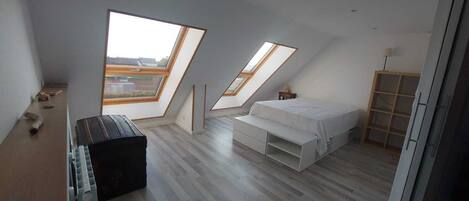 4 bedrooms, iron/ironing board, WiFi, bed sheets