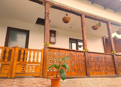 Relax in the Heart of Nature at Pridvorul Stoenești – Family & Peaceful Retreat!