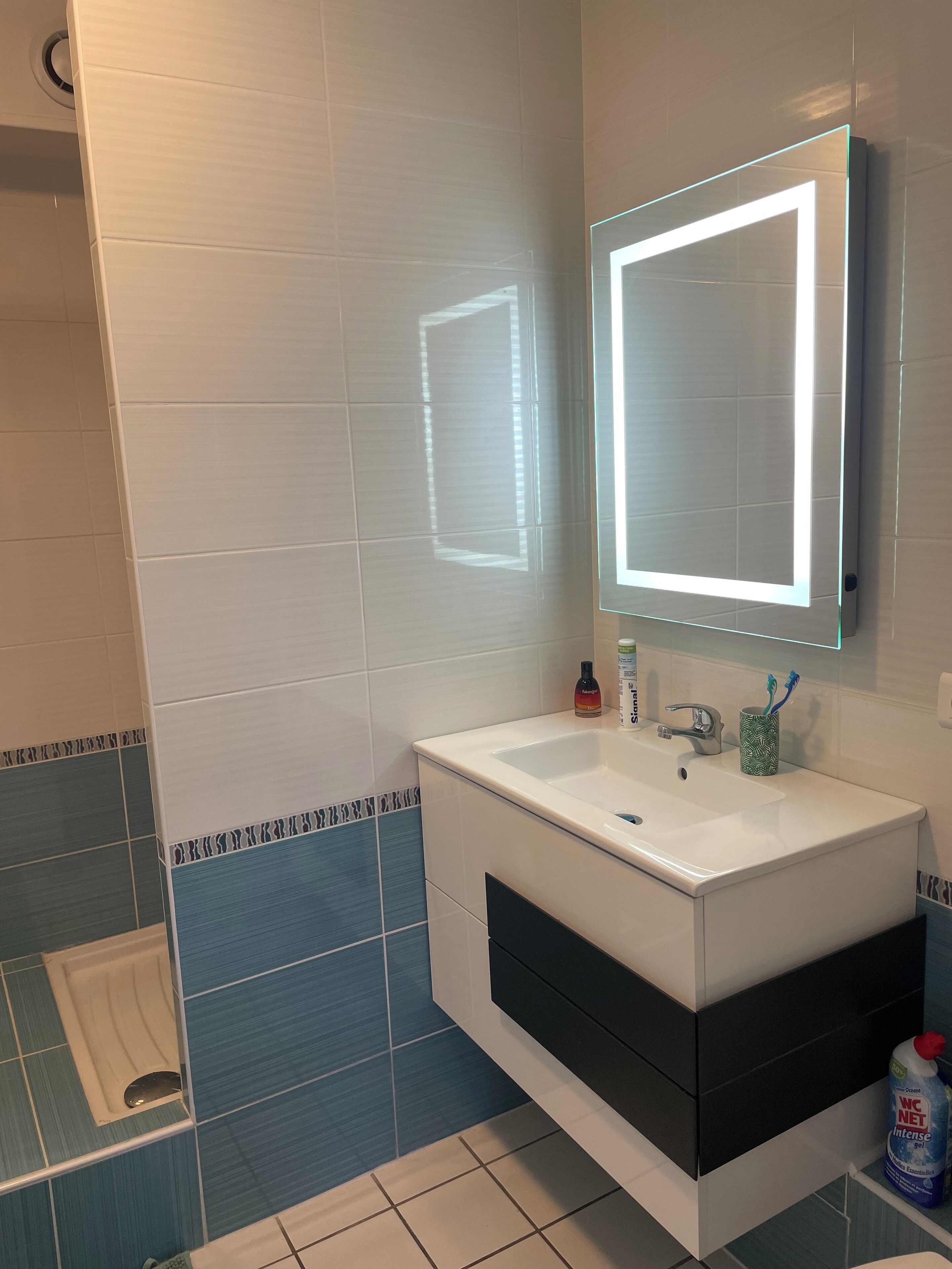 Douche, papier toilette