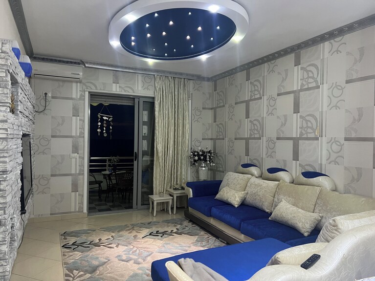Blue Royal Apartment: Sea View, Balcony, And Beachfront - Durrës