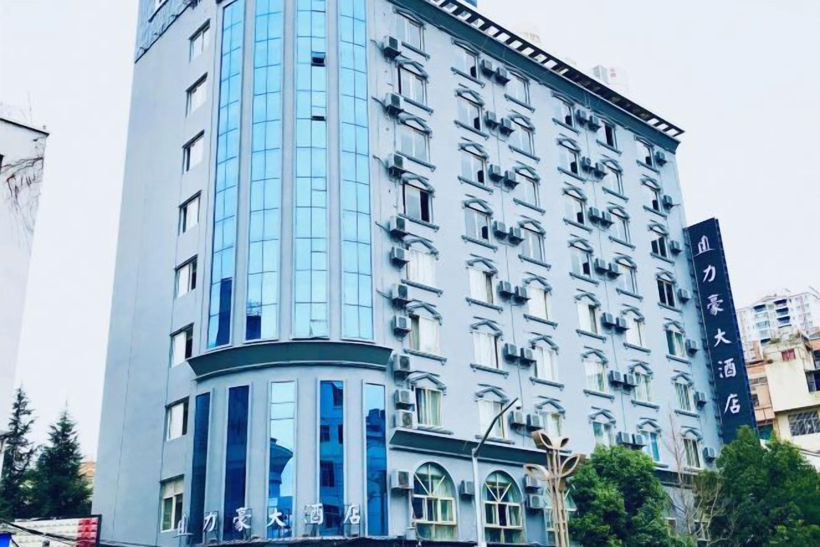 A multi-story hotel with a curved facade, large windows, and a prominent entrance.