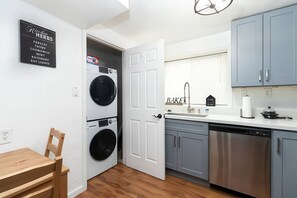 冰箱、微波炉、烤箱、炉灶