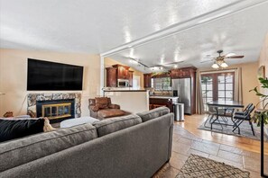 Smart TV, fireplace, books, stereo