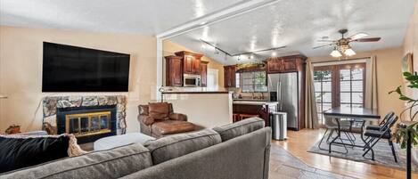 Smart TV, fireplace, books, stereo