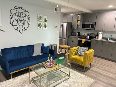 Chic King BD Safari Space Near Downtown + Nightlife