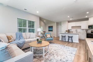 TV, offices - Escape to Assateague Island Beauty (Berlin)