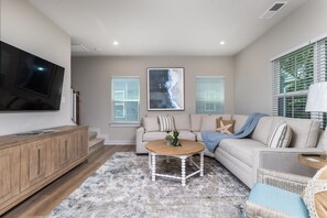 TV, offices - Escape to Assateague Island Beauty (Berlin)