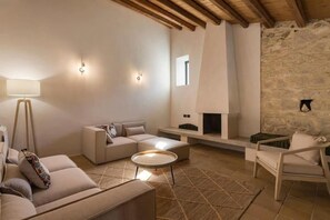 Smart TV, fireplace - Villa La Rocca (Ragusa)