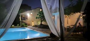 Outdoor pool - Superb Villa with pool - Exceptional view, 30min from the sea (Vailhauquès)