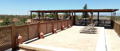 Suite Confort, climatisation, vue piscine | Terrasse/Patio