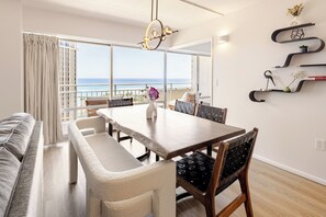 Dining - Newly Reno’d Oceanview Luxe Stay w/ Free Parking (Honolulu)