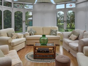 Unclassified image, 2 of 24, button