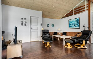 TV, fireplace, stereo