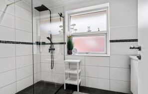 Shower - 3 bedroom nice home in Ulfborg (Ulfborg)