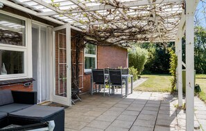 Outdoor dining - 3 bedroom nice home in Ulfborg (Ulfborg)
