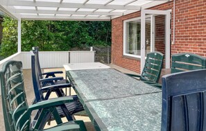 Outdoor dining - 2 bedroom amazing home in Asaa (Asaa)