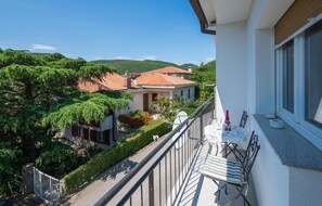 Outdoor dining - Cozy apartment in Rabac with WiFi (Rabac)