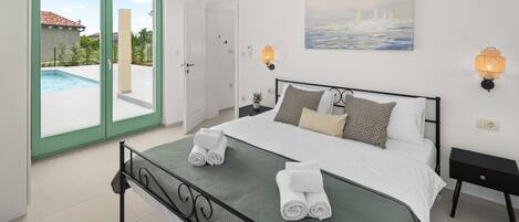 3 bedrooms, iron/ironing board, travel cot, free WiFi