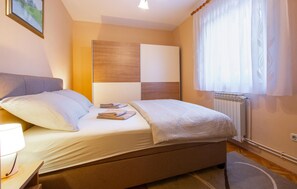 3 soverom, strykejern/-brett, reiseseng for barn og wi-fi (inkludert)