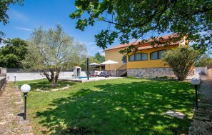 Exterior - Awesome home in Svetvincenat (Svetvincenat)