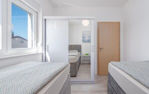 2 bedrooms, iron/ironing board, free WiFi, bed sheets