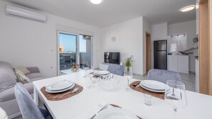 A modern apartment with a dining area, kitchen, and balcony. - 2 bedroom amazing apartment in Povljana (Povljana)