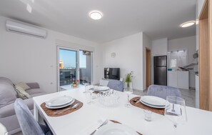 Dining - 2 bedroom amazing apartment in Povljana (Povljana)