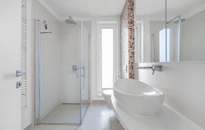 Douche, sèche-cheveux