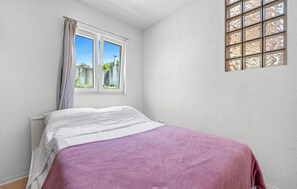 2 habitaciones, tabla de planchar con plancha y wifi gratis 