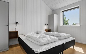4 bedrooms, travel cot, free WiFi