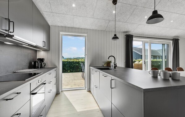 Fridge, oven, dishwasher, coffee/tea maker