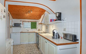 Fridge, oven, dishwasher, coffee/tea maker - Villa piscine privée (Moriani plage)