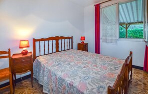 4 Schlafzimmer, Reisekinderbett