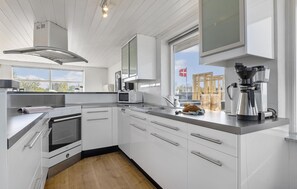 Réfrigérateur, four, plaque de cuisson, lave-vaisselle