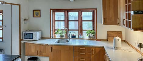 Fridge, stovetop, dishwasher, coffee/tea maker