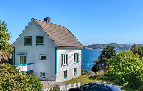 4 bedroom gorgeous home in Urangsvåg
