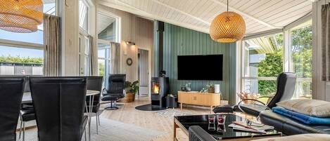 TV connectée, cheminée, baby-foot