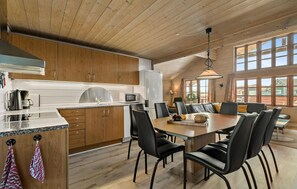 Fridge, microwave, oven, stovetop - Awesome home in Hvide Sande with sauna (Hvide Sande)
