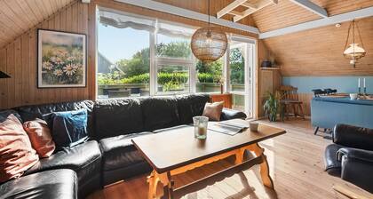 Lovely home in Hemmet with WiFi