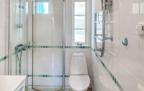 Shower - 2 bedroom gorgeous home in Färjestaden (Färjestaden)