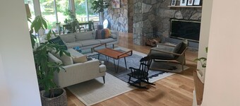 Charming rustic and chic lake-front 3-bedroom house in serene Putnam Valley