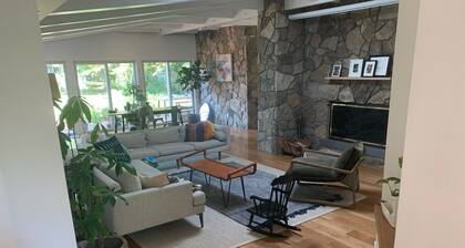 Charming rustic and chic lake-front 3-bedroom house in serene Putnam Valley