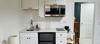 Stylish studio/ 3 min Downtown New Port Richey.