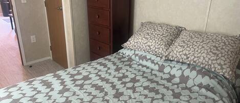 1 室のベッドルーム、アイロン / アイロン台、WiFi、ベッドシーツ