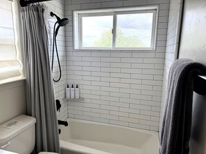 Hair dryer, towels, soap, shampoo - Stylish Wine Country Getaway: 2 Acres, Olive Trees & Sunset Views (Paso Robles)